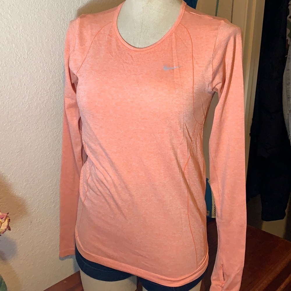 Nike - Picture 3 of 9